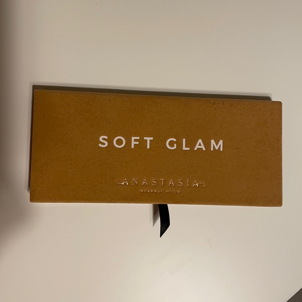 Soft glam makeup palette